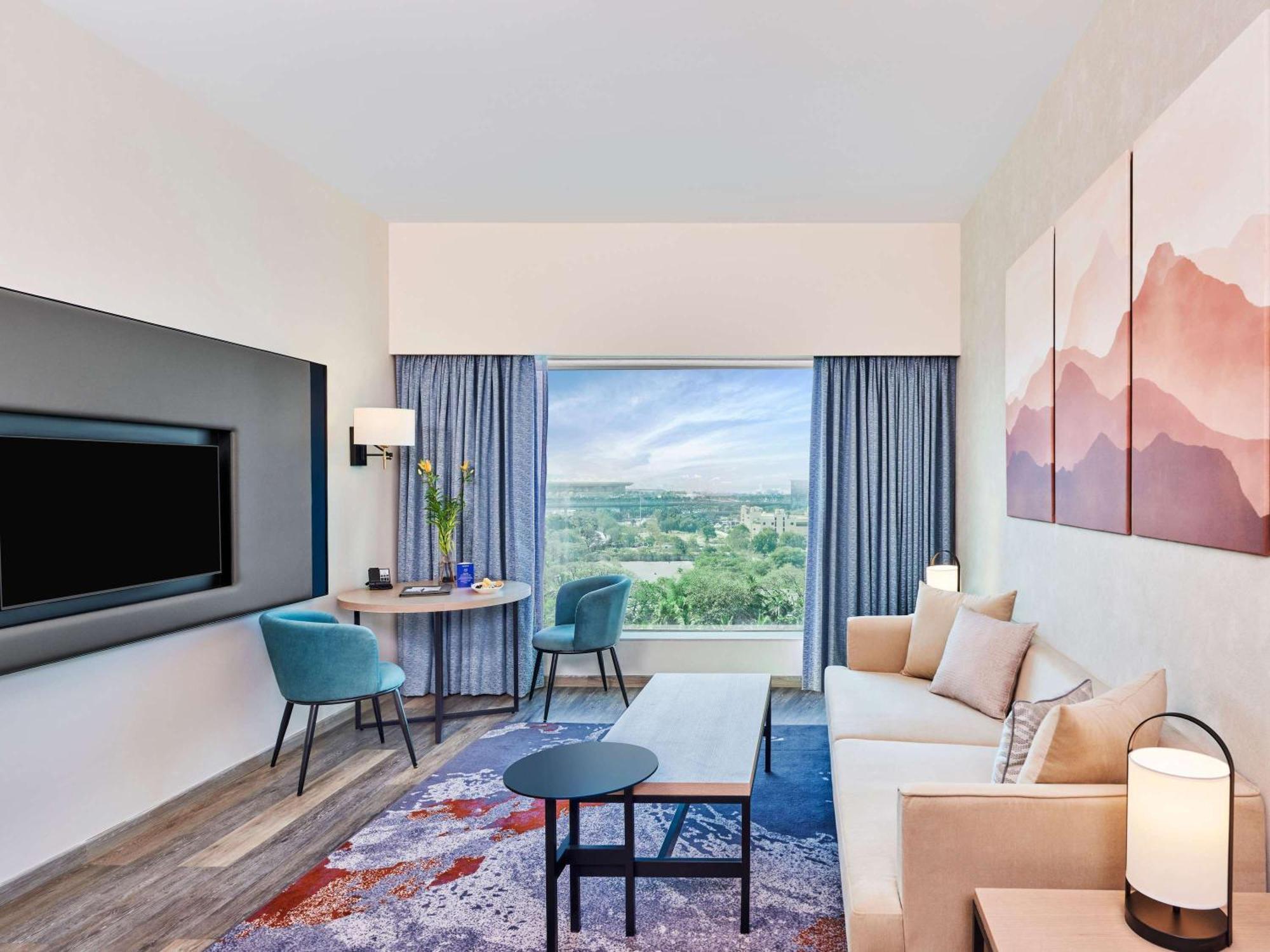 Novotel Mumbai International Airport ภายนอก รูปภาพ A suite at the hotel