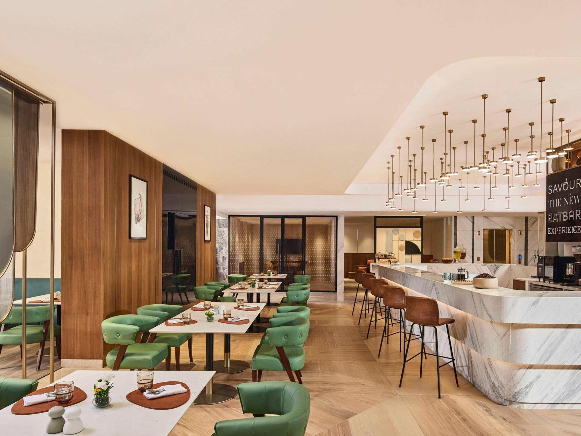 Novotel Mumbai International Airport ภายนอก รูปภาพ The Lounge at London Heathrow Airport
