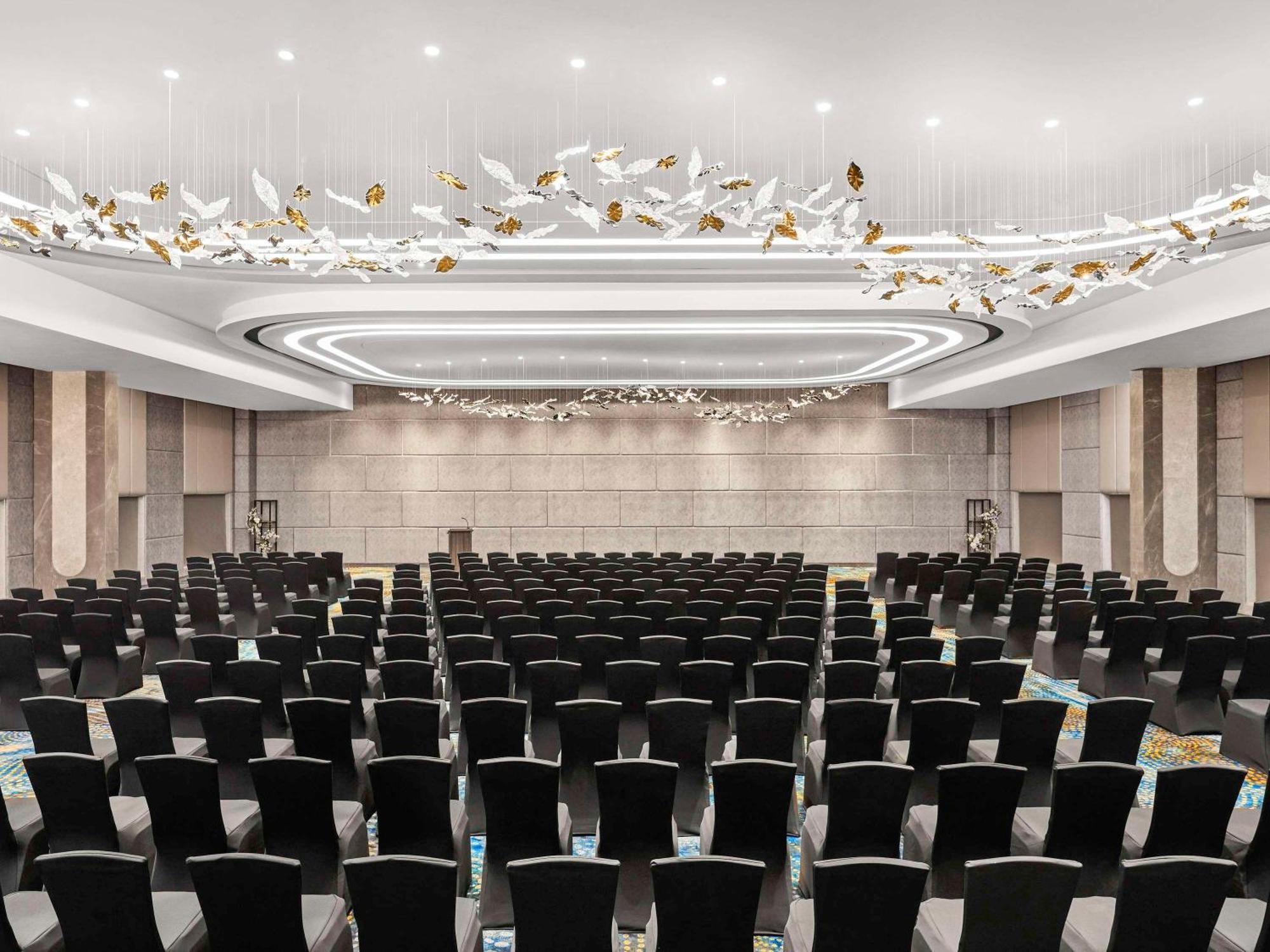 Novotel Mumbai International Airport ภายนอก รูปภาพ The ballroom