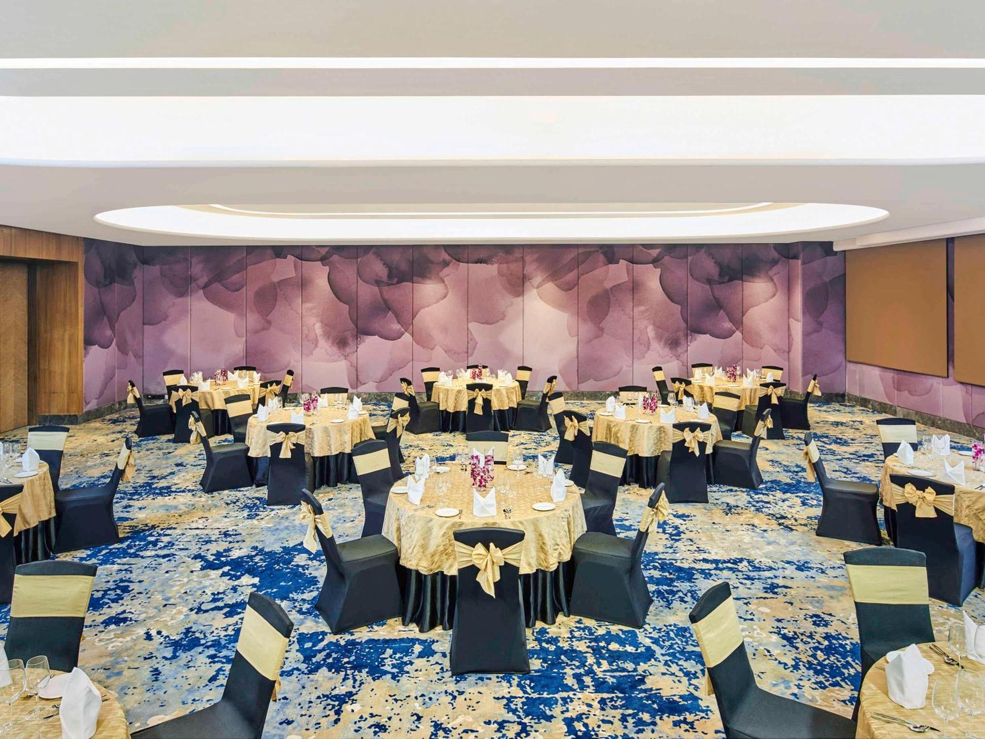 Novotel Mumbai International Airport ภายนอก รูปภาพ The ballroom