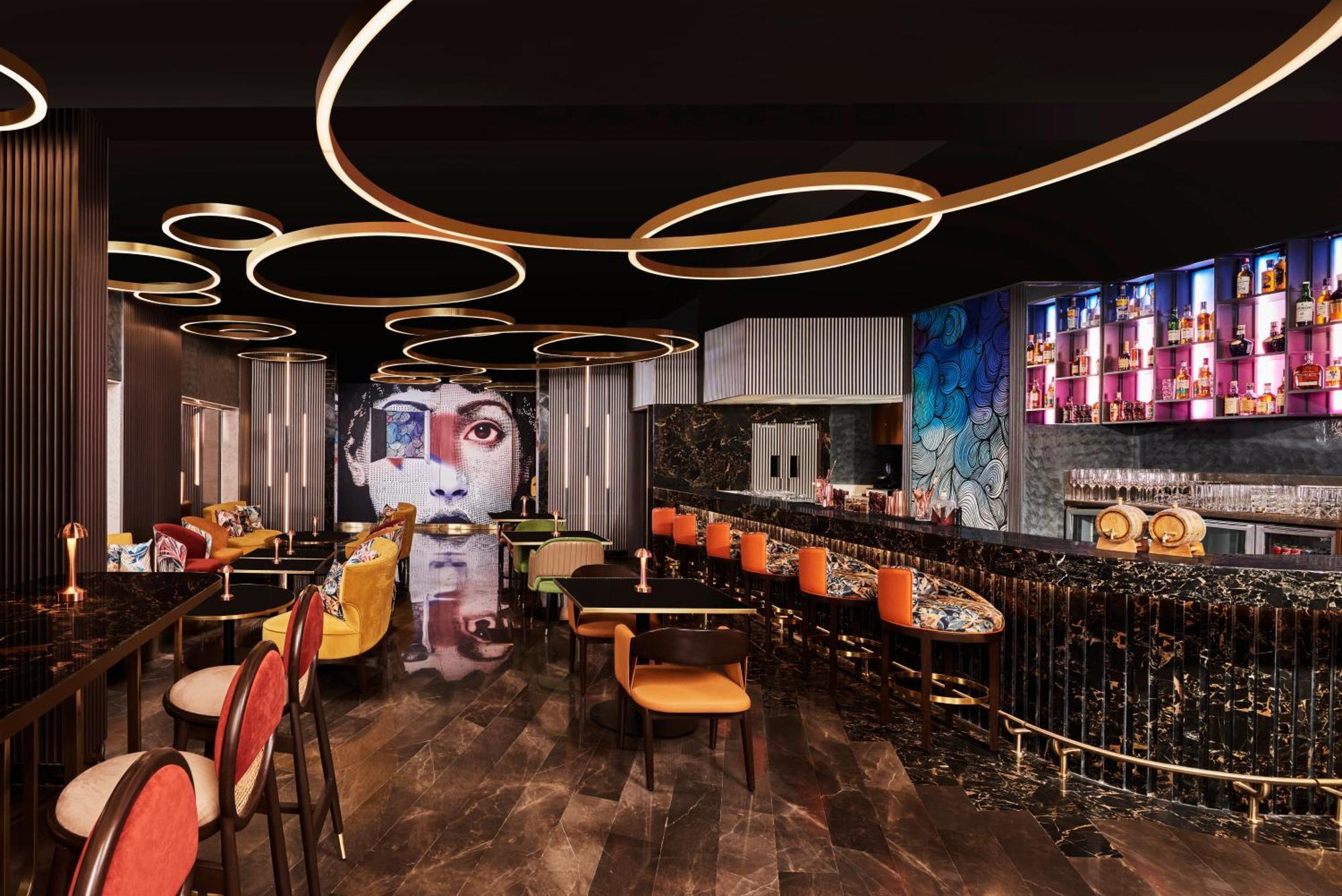 Novotel Mumbai International Airport ภายนอก รูปภาพ The interior of the bar