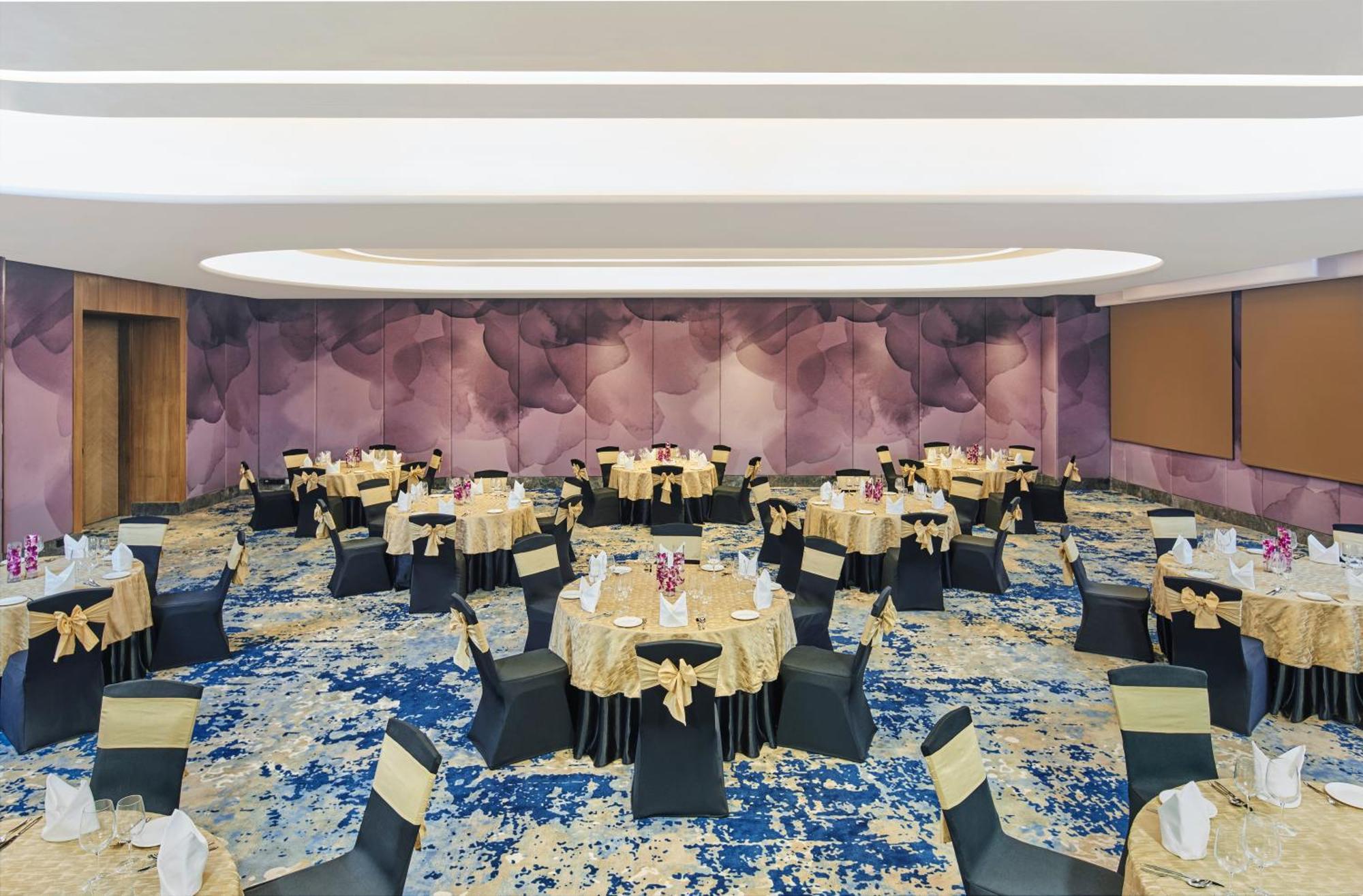 Novotel Mumbai International Airport ภายนอก รูปภาพ The ballroom