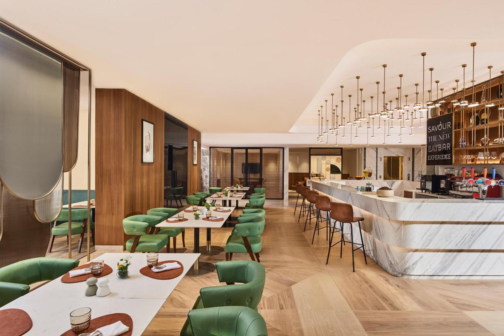 Novotel Mumbai International Airport ภายนอก รูปภาพ The Lounge at London Heathrow Airport