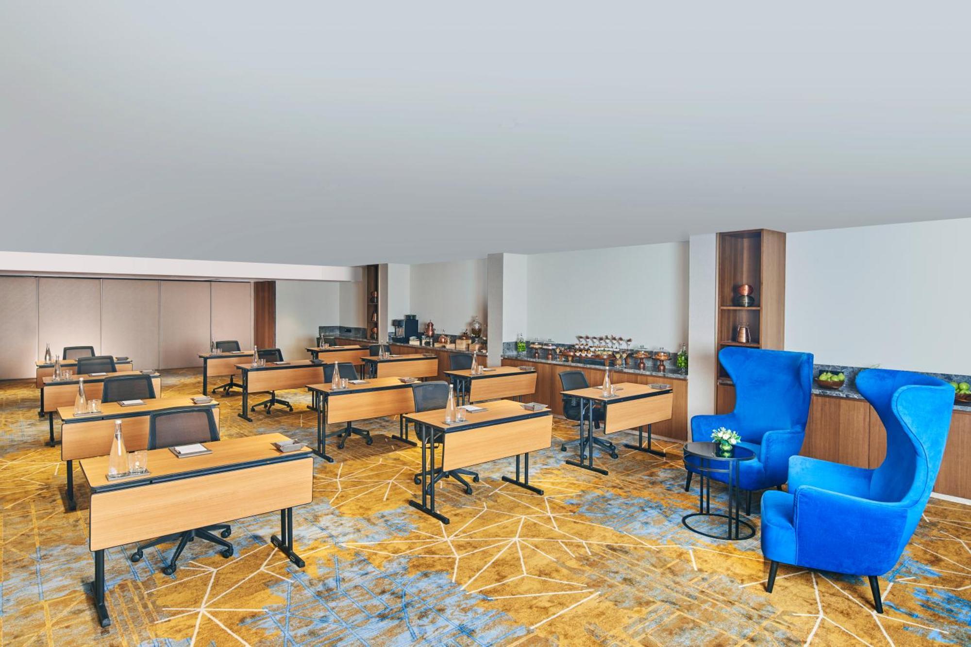 Novotel Mumbai International Airport ภายนอก รูปภาพ Meeting room